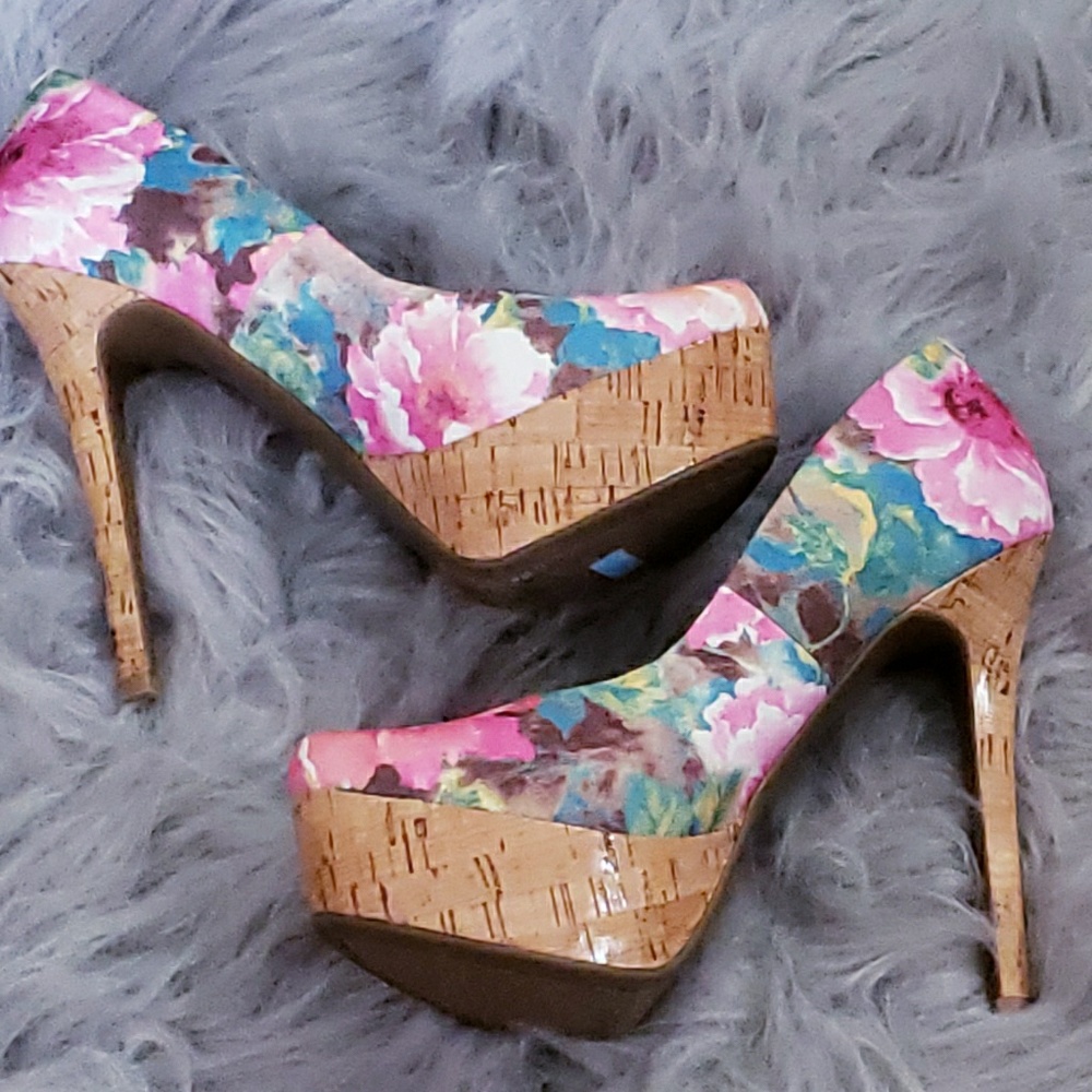 Jessica Simpson stilettos